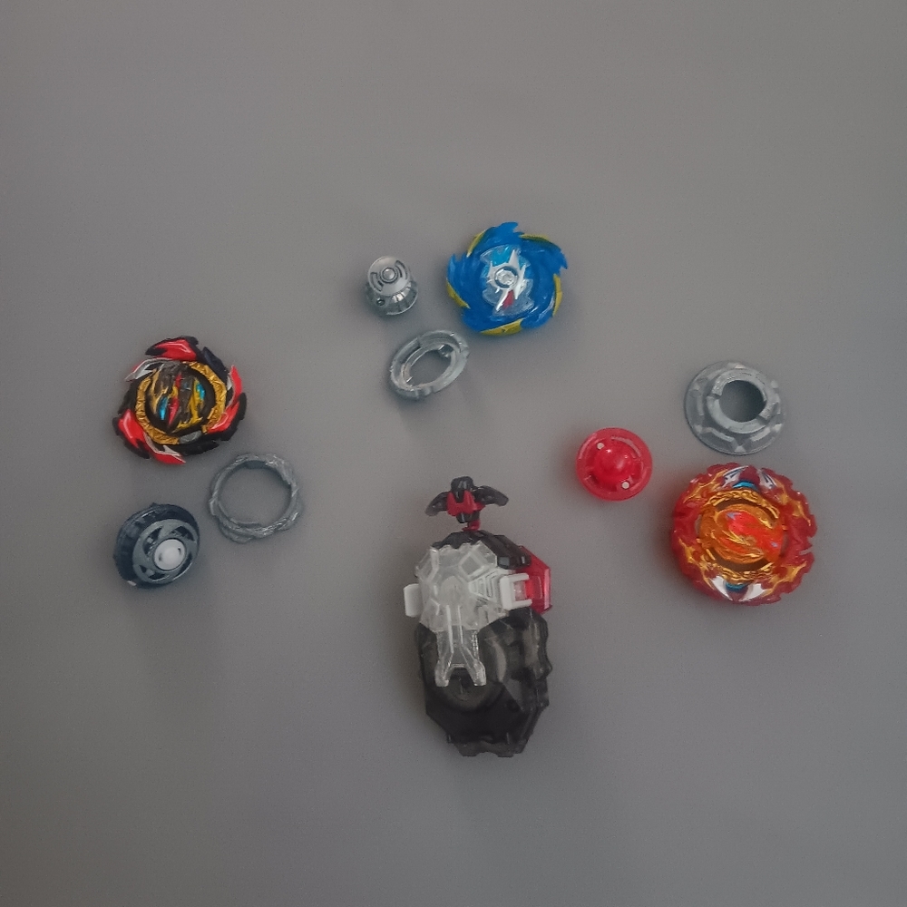 Beyblade Bundle - Picture 4 of 7
